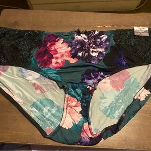 NWT Cacique Floral Hipster Panty 26/28